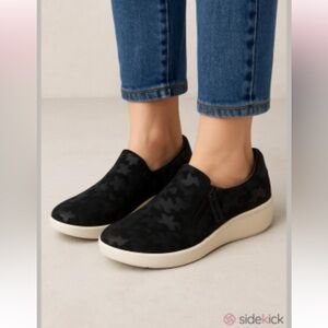 Collection By Clarks Cushion Feel Camo Print Black White Sole Women Size 7.5